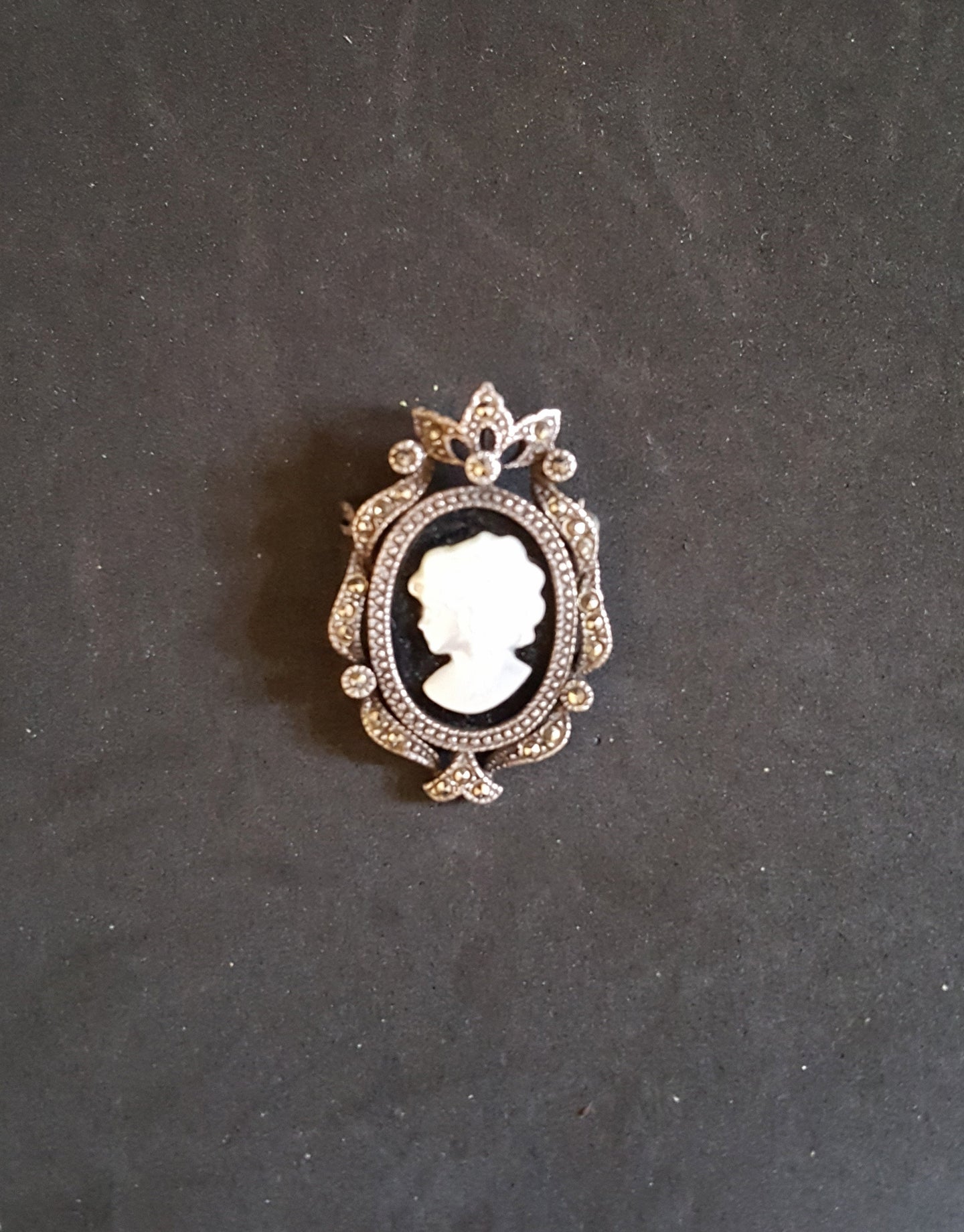 VINTAGE Cameo sterling silver pendant and lapel pin