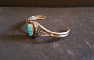 Navajo Leaf Royston turquoise sterling silver cuff bracelet - vintage