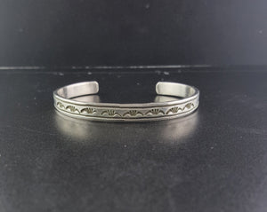 Thin Navajo sterling silver cuff bracelet - stamped RE- vintage