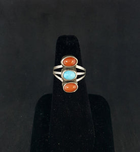 size 6 1/2 - VINTAGE Vintage Navajo 3 stones Kingman turquoise red coral sterling silver ring