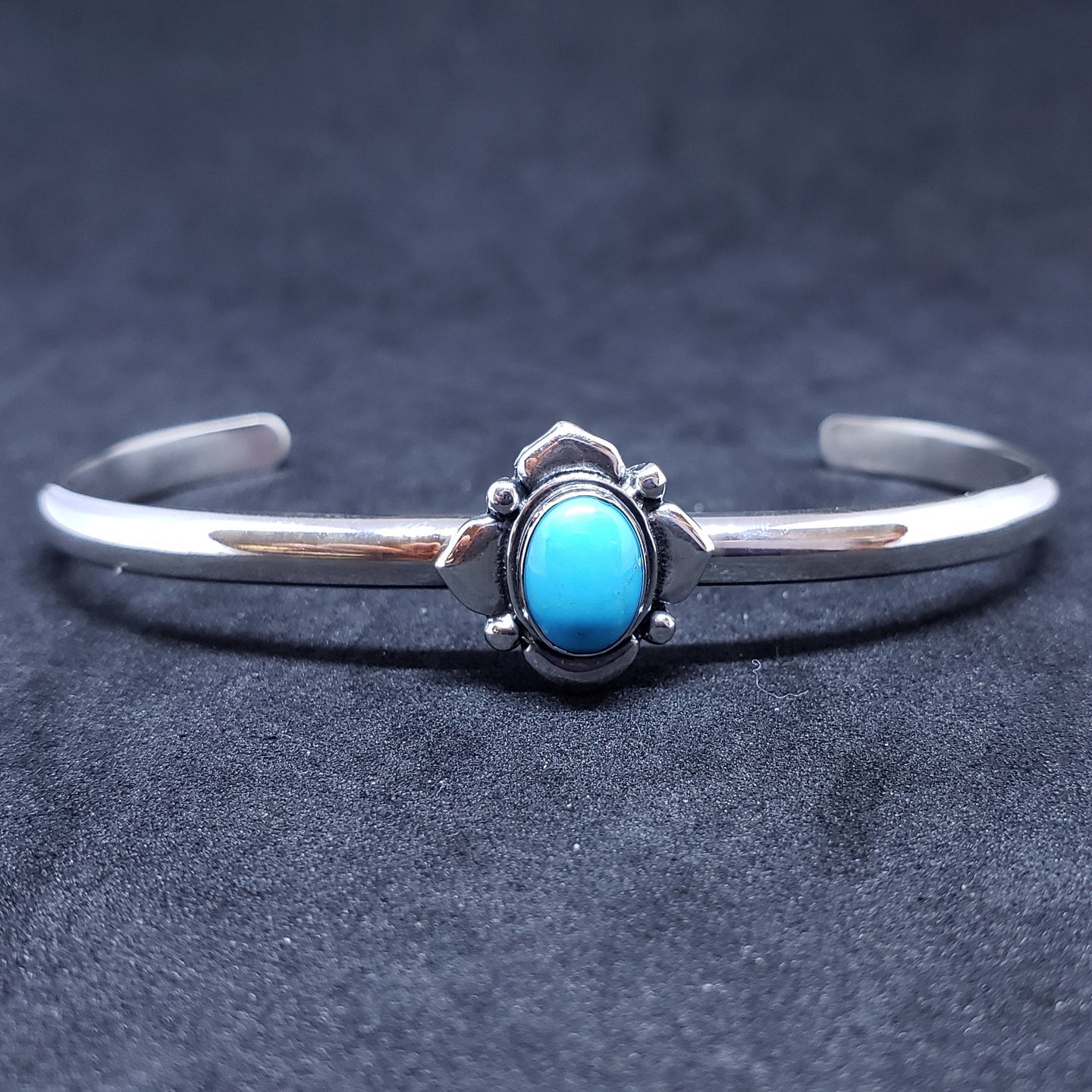 New Navajo clover flower design oval kingman turquoise sterling silver cuff bracelet