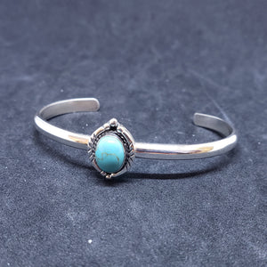 New Navajo oval 6x8mm Kingman turquoise sterling silver cuff bracelet