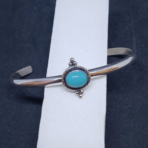 New Navajo oval 6x9mm Kingman turquoise sterling silver cuff bracelet