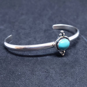 New Navajo oval 6x9mm Kingman turquoise sterling silver cuff bracelet